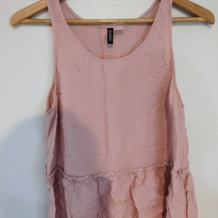 Never Been Worn, Soft Pink / Mauve Sleeveless Top With A Peplum Style Ruffle Hem Size L From H&M Casual Pink Camisole With Ruffles, Casual Pink Ruffled Camisole, Spring Beach Sleeveless Peplum Top, Spring Sleeveless Peplum Top For Beach, Sleeveless Peplum Top For Spring Vacation, Feminine Sleeveless Peplum Top For Summer, Sleeveless Peplum Top For Beach In Spring, Sleeveless Peplum Top For Spring Beach Occasion, Chic Pink Peplum Top For Summer