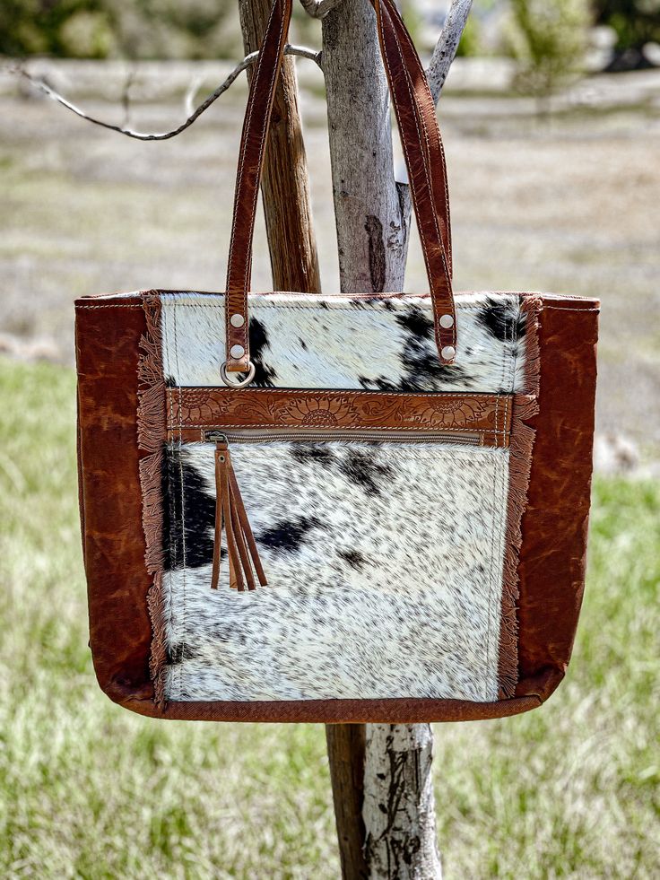 Detail: Neutral tones and fringes on both the sides form a distinct pattern in the front panel of the bag. This spacious bag comes with aan adjustable leather strap to modify the length. Leather Fringe Tote Shoulder Bag, Fringe Leather Tote Shoulder Bag, Leather Fringe Bags For Everyday Use, Leather Satchel With Fringe For Travel, Leather Tote Shoulder Bag With Fringe, Rectangular Leather Shoulder Bag With Fringe, Leather Fringe Satchel For Everyday, Leather Bags With Fringe For Everyday Use, Everyday Leather Fringe Bag