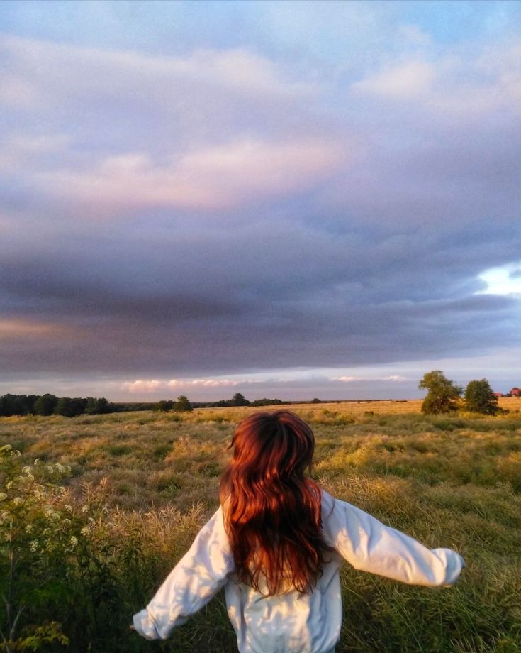 sky, field, photo, idea, sun, photoshoot, photo idea, natural, sunlight, girl, flowers, corn, instagram, insta, Ig, Instagram photo idea Field Photoshoot, Grassy Field, Photoshoot Idea, Grass Field, Aesthetic Nature, Fields Photography, Cloudy Day, Instagram Inspo, Photo Instagram