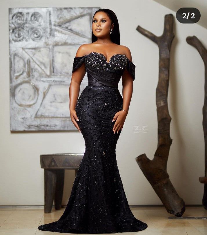 Elegant Dresses Classy Chic Evening, Black Dinner Gowns Nigerian, Elegant Black Off Shoulder Prom Dress, Bridal Lace Styles, Black Asoebi Lace Styles, Lace Gown For Wedding, Sequence Gown Styles In Nigeria, Matron Dresses, Black Dinner Gown