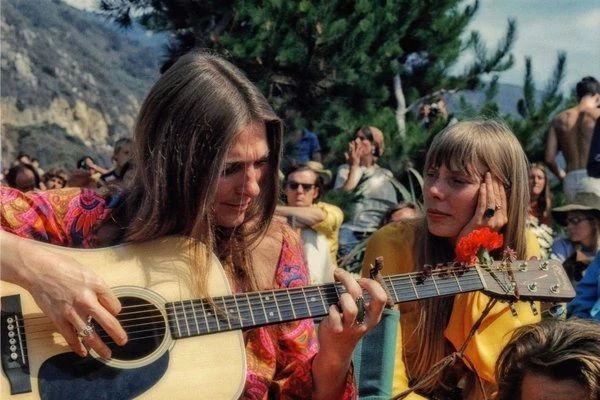 Judy Collins Has a Time Machine - The New York Times Mundo Hippie, Moda Hippie, Joni Mitchell, Hippie Lifestyle, Hippie Aesthetic, Joan Baez, 70s Aesthetic, Vw Vintage, Laurel Canyon