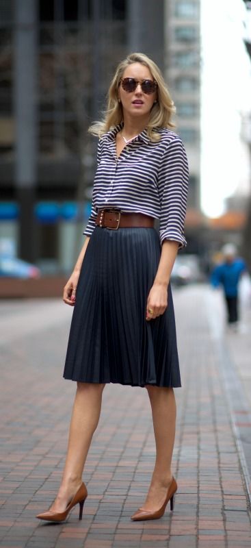 Stripes and pleated skirt work outfit...follow this board for tons of what to wear to work ideas! Classy Cubicle, Rok Midi, Neutral Shoes, Rock Outfit, Estilo Preppy, A Skirt, Casual Winter Outfits, Work Wardrobe, 가을 패션