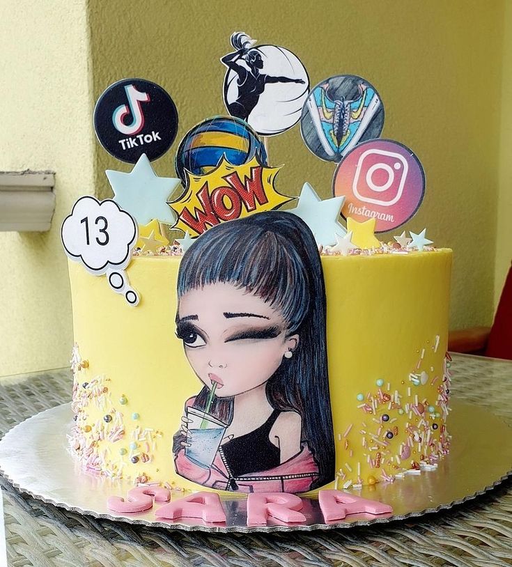 Heart Birthday Cake, Emoji Cake, Birthday Cake With Name, Teen Cakes, Cake With Name, Pineapple Birthday, Birthday Cake With Photo, Girly Cakes, Torte Cupcake