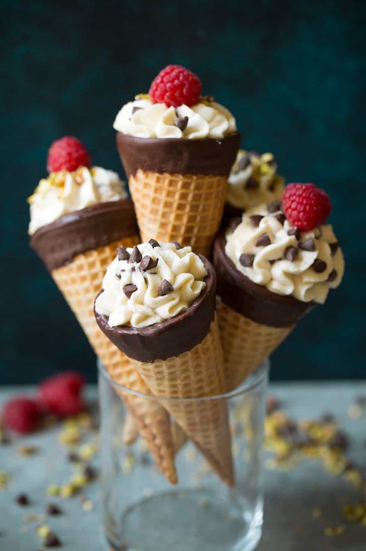 Cannoli Cones, Cannoli Desserts, Pepperoni Dip, Waffle Cone Recipe, Cone Dessert, Chips Dip, Cannoli Recipe, Cheesecake Dip, Ice Cream Cones