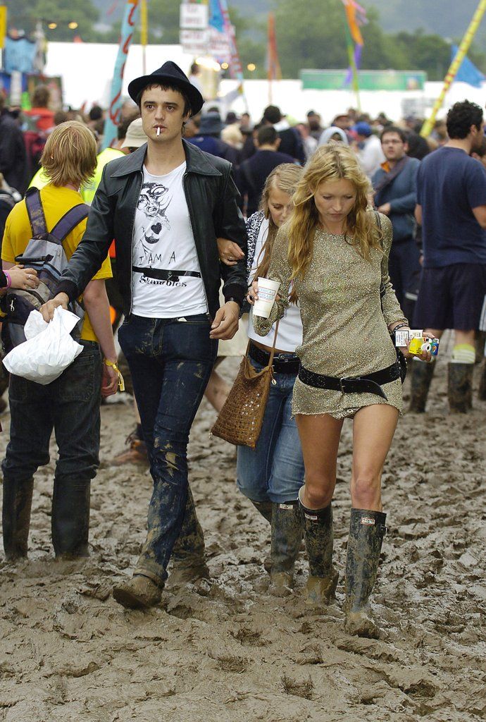 British Celebrity Style at Glastonbury Festival | POPSUGAR Fashion Glastonbury Outfits, Glastonbury Festival Fashion, Glastonbury Fashion, Jamie Hince, Pete Doherty, Kate Moss Style, Festival Mode, Hunter Wellies, Look Festival