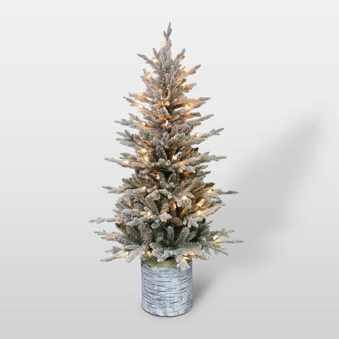 Glamorous Christmas Tree, Colors Of Red, Christmas Tree Clear Lights, Glamorous Christmas, Chirstmas Decor, Frosted Tree, Flocked Trees, Plaid Christmas Decor, Fake Snow