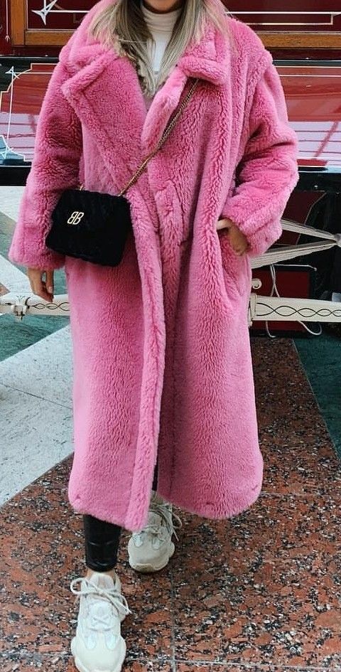 Pink Teddy Coat Outfit, Pink Teddy Coat, Winter Fashion Outfits Casual, Cozy Coats, Winter Mode, Pink Coat, Coat Outfits, Girly Fashion, Basic Outfits