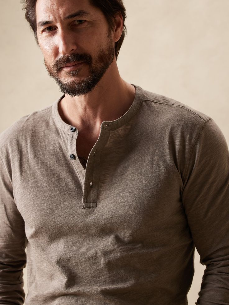 Soft Wash Henley | Banana Republic Cotton Henley Neckline Top For Layering, Classic Washed Tops For Everyday, Rugged Men Style, Men Athletic Wear, Mens Banana Republic, Mens Beach Style, Henley Long Sleeve, Rugged Men, Mens Henley