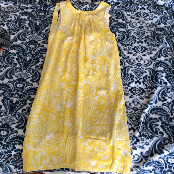 Perfect Summer Dress! Size 4. New With Tags. Knee-length Summer Dresses By H&m, H&m Knee-length Summer Dresses, H&m Sundress For The Beach, H&m Sleeveless Vacation Dresses, Yellow Lemon Print Sleeveless Sundress, Yellow Sleeveless Lemon Print Sundress, Yellow Sleeveless Sundress With Lemon Print, Yellow Sleeveless Midi Dress For Daytime, H&m Summer Sundress For Vacation