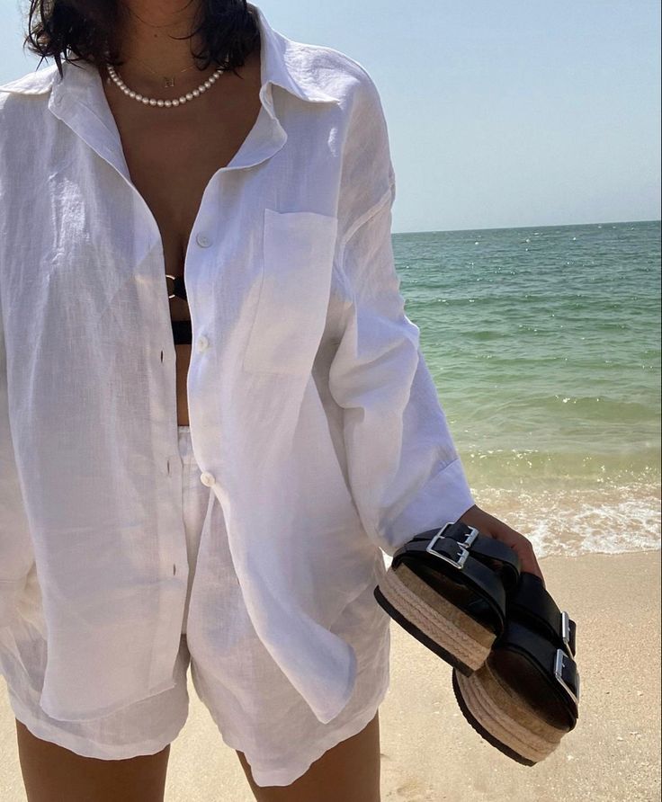 Linen Button Up, Interrailing Outfits, Oversized Button Down Shirt Outfit, White Business Shirt, Style Inspo Summer, Girls White Shirt, White Summer Shirt, Oversized Button Down Shirt, Europe Outfits