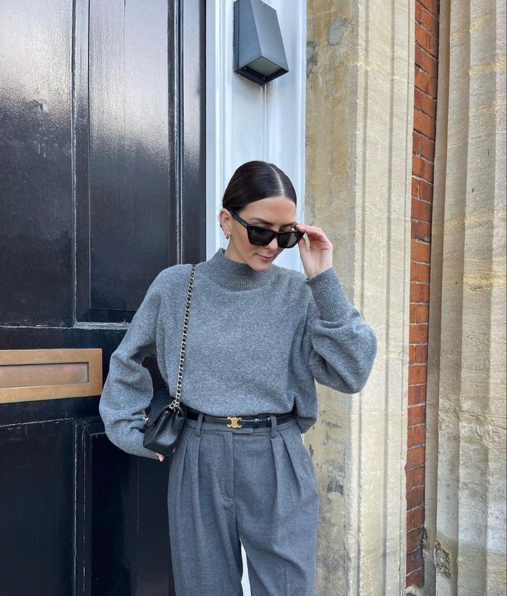 Grey Trousers Outfit Women Casual, Grey Turtle Neck Outfit, Blazer Outfits Business Casual, Blazer Outfits Business, Grey Trousers Outfit Women, Comfy Outfits Fall, Casual Outfits Work, Outfits Trousers, Fall Dinner Outfit