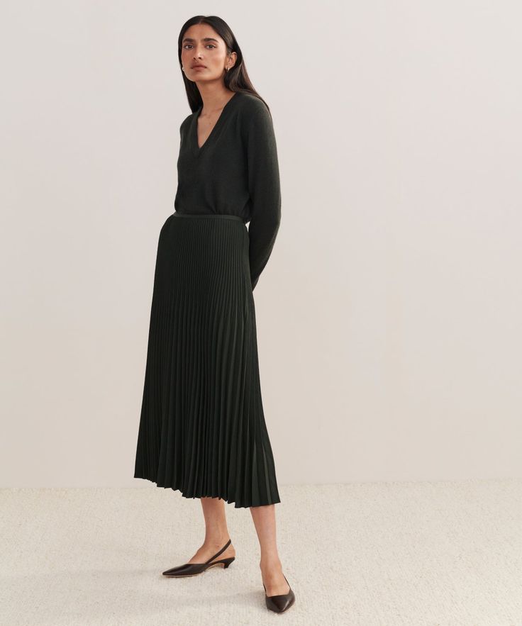 Pleated Skirt Forest Dressed up or down with ease, this pleated matte skirt is perfect for any occasion. With an easy, ultra-flattering drape, this piece is meant for styling with varied silhouettes: pair it with a relaxed knit or turtleneck for an elevated look or a slim-fit tee for more casual styling. | Jenni Kayne Women's Pleated Skirt Size X-Small Fall Dresses With Pleated Relaxed Skirt, Chic Maxi Skirt With Folds, Chic Flowy Maxi Skirt With Folds, Chic Accordion Pleated Flowy Skirt, Elegant Pleated Skirt For Formal Occasion, Fall Midi Dress With Relaxed Skirt, Chic Maxi Skirt With Accordion Pleats In Relaxed Fit, Fall Dresses With Relaxed Full Skirt, Relaxed Full Skirt Dresses For Fall