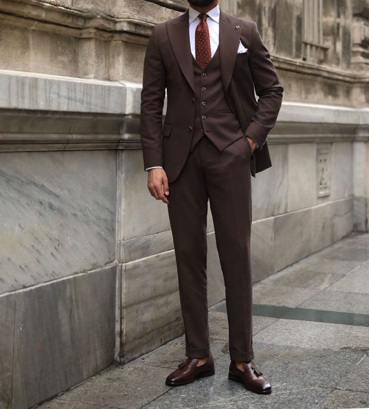 Red Brown Suit Men, Dark Brown Three Piece Suit Men, Mens Brown Wedding Attire, Dark Brown Suits For Men, Dark Brown Suits For Men Wedding, Men’s Business Formal, Light Brown Tuxedo Wedding, Dark Brown Suit Wedding, Chocolate Brown Suits For Men