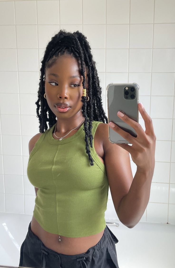 Tranças Faux Locs, Faux Locs Styles, Butterfly Locs, Faux Locs Hairstyles, Protective Hairstyles Braids, Girls Braids, Cornrow Hairstyles, Natural Beauty Tips, Locs Hairstyles