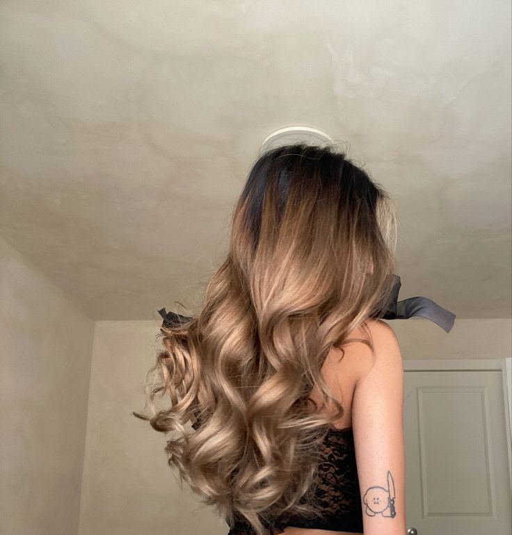 Glam Curled Hairstyles, Long Hair Bouncy Curls, Thick Curled Hair, Big Curls Medium Hair, Curled Hair Homecoming, Blowout Curls Medium Hair, Curls At The Bottom Of Hair, Wavy Formal Hair, Curled Hair Aesthetic