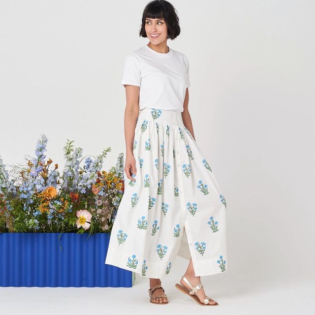 This Beautiful Long Poplin Skirt Has Buttons Down The Front And A Clever Waist Panel Which Flattens And Flatters. White Floral Print Long Skirt, Cotton Summer Dresses, Perfect White Blouse, New Dress Pattern, Tartan Mini Skirt, Olive Green Skirt, Button Front Denim Skirt, Poplin Skirt, Blue Midi Skirt