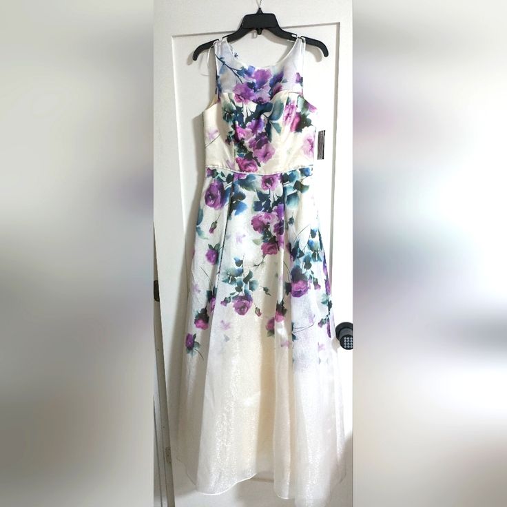 Beautiful Brand New Dress Floral Printed Gown Size 8 Spring Garden Party Ball Gown, Floral Print Ball Gown For Wedding, Spring Floral Print Ball Gown Dress, White A-line Summer Gown, Spring Floral Print Ball Gown, White Prom Season Dress, White Ball Gown Dress For Summer, White Maxi Dress For Formal Occasions, White Long Evening Dress For Spring