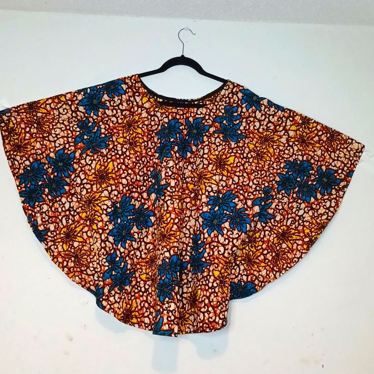 African Print Butterfly Women's Blouse Handmade, No Name Brand. Armpit To Armpit: 27 Inches Length: 29 Inches Stretch Brown Blouse For Summer, Brown Stretch Blouse For Summer, Brown Stretch Summer Blouse, Tops African Print, African Blouses, Ankara Tops, Diy Clothes Refashion, African Print Clothing, Print Butterfly