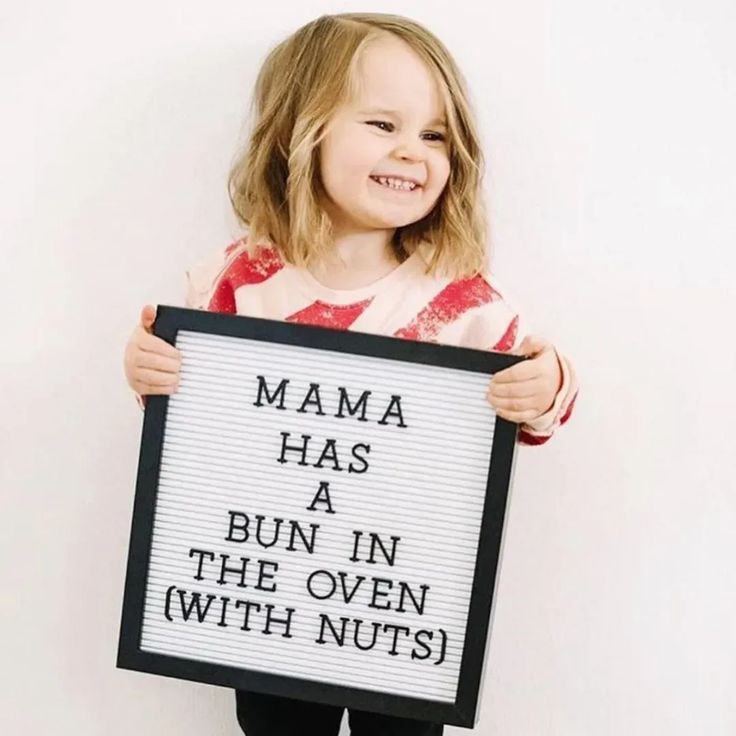 Gender Reveal Ideas 2nd Baby, Pregnancy Annoucements, Baby 2 Announcement, Second Baby Announcements, Fuchs Baby, Sibling Announcement, Pregnancy Announcement Sibling, Baby Announcement Photoshoot, Fun Baby Announcement