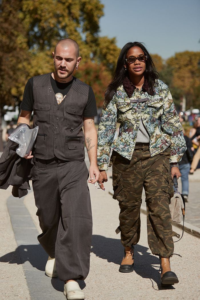 The Latest Street Style From Paris Fashion Week | Who What Wear Cozy Style Clothes, Paris Fashion Week Street Style, Birthday Suit, Spring Street Style, Work Outfits Women, French Fashion, Who What Wear, Street Style Women, Paris Fashion