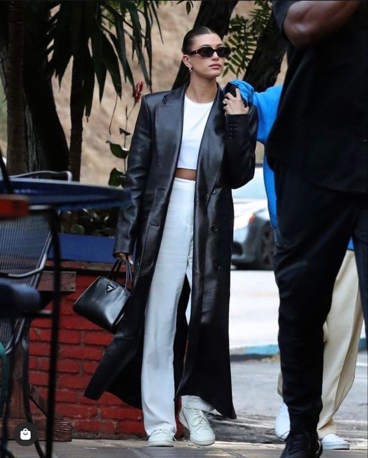 Hailey Bieber Airport Style, Ducie London, Hailey Baldwin Street Style, Stile Kendall Jenner, White Tracksuit, Hailey Baldwin Style, Hailey Bieber Style, Kendall Style, Famous Outfits