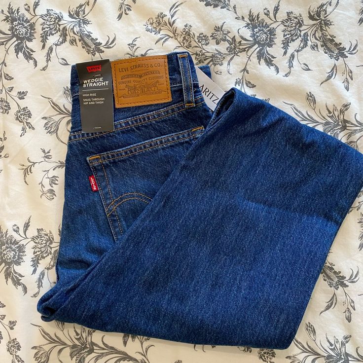 Wedgie Straight 25x26 High Rise Levi's Straight Blue Bottoms, Levi's Blue Wide Leg Bottoms, Levi's Wide Leg Blue Pants, Levis Dad Jeans, Levi Pants, Levis Wedgie Jeans, Levis 501 Black, Levis Ribcage Straight, Brown With Blonde Highlights