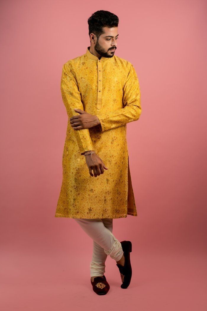 Haldi Ceremony Outfit For Men, Wedding Outfit For Men, Sisters Photography Poses, Haldi Poses For Bride, Traditional Indian Mens Clothing, Haldi Photoshoot, Haldi Ceremony Outfit, Bride Groom Poses, Silk Kurta Set