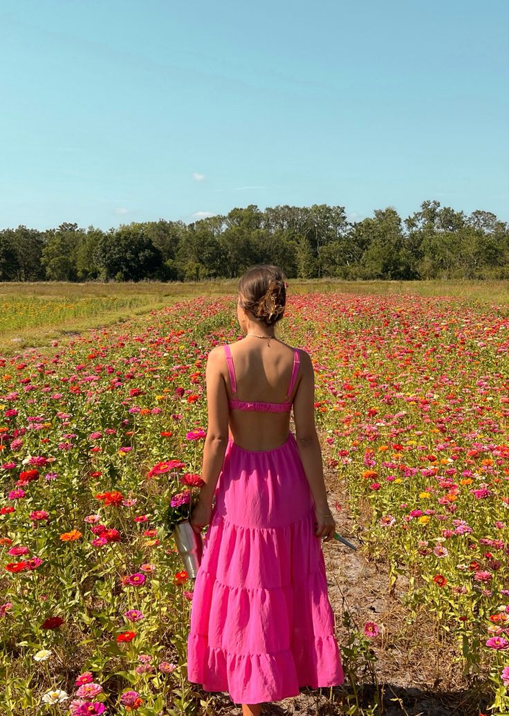 Hot pink midi dress in a flower field of zinnias Flower Farm Picture Ideas, Spring Instagram Pictures Photo Ideas, Spring Insta Pics, Graduation Pictures Flower Field, Senior Pictures Outfits Colorful, Tulip Field Outfit Ideas, Pink Dress Senior Pictures, Flower Field Outfit Ideas, Bright Senior Pictures