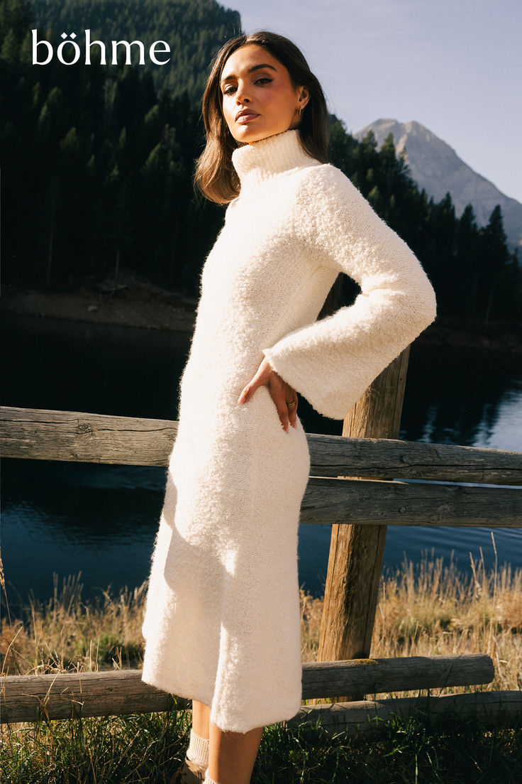 white turtleneck sweater dress Turtleneck Maxi Dress, Rich Girl Fashion, Turtleneck Midi Dress, Fall Photoshoot, Fall Wardrobe, Hottest Trends, Modest Outfits, Dresses Xs, Perfect Dress