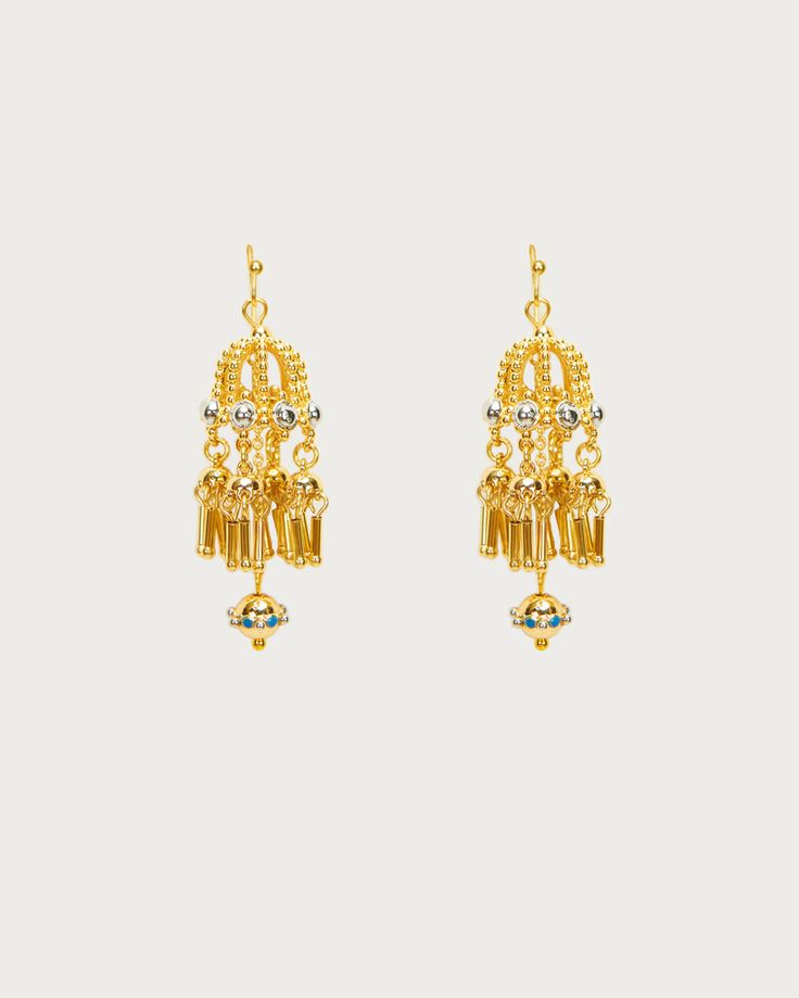 These retro drop earrings are reminiscent of traditional jhumka earrings, crafted like tiny cages holding mysterious little elves. Their delicate, intricate parts make crispy, subtle whispers by your ears. They catch the light as they sway with your every move, sprinkling shimmering sparkles on your skin. Hey, actually, wearing them makes you look as delightful as an elf! 🧚💛 Materials: 18k gold plated brass Measurement: 52mm/2.04" in length, 16mm/0.63" in width Traditional Jhumka, En Route Jewelry, An Elf, Jhumka Earrings, Elf, 18k Gold, Sparkle, Plating, Brass