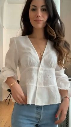 Design Moda, Fashion Tops Blouse, Stylish Blouse, Stylish Dress Book, Designs For Dresses, Fashion Hacks Clothes, Stylish Dress Designs, Outfits For Women, Fashion Blouse Design