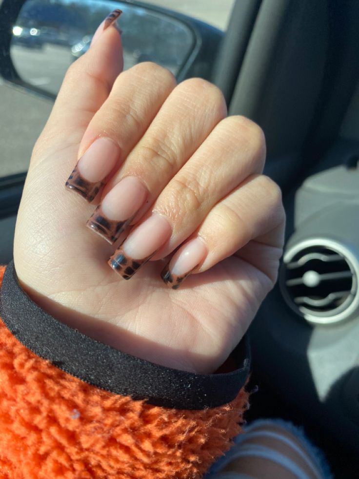 Croc French Nails, French Nails Brown, Short French Nails, Short French Tip Nails, Coffin Nails Ombre, Brown Nails Design, Nails Brown, French Tip Acrylic Nails, Short Square Acrylic Nails