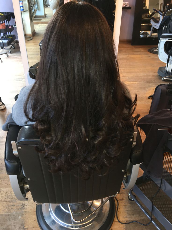 Brunette, bouncy, volume curly blowdry Curly Blowdry, Blow Dry Hair, Bouncy Curls, Long Layered Hair, Blow Dry, Layered Hair, Big Hair, Brown Hair, Hair Goals