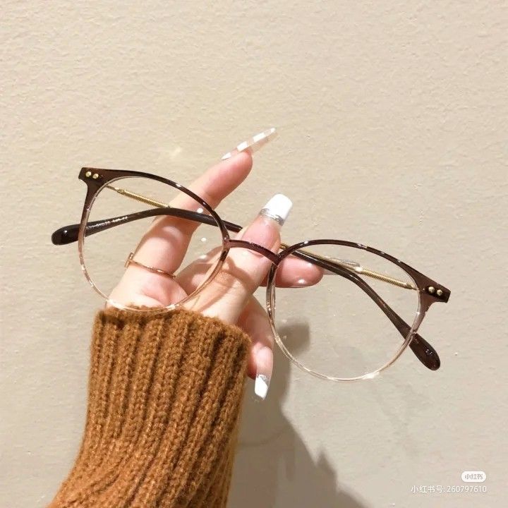 Glasses Frames For Girl, Clear Glasses Frames Women, Glasses Women Fashion Eyeglasses, Emory Scott, Glasses Inspo, Cute Glasses Frames, Classy Glasses, Glasses Frames Trendy, Fancy Glasses