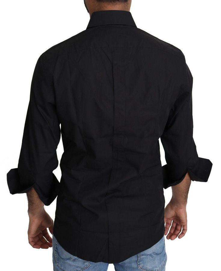 DOLCE & GABBANA Absolutely stunning, 100% Authentic, brand new with tags Dolce & Gabbana GOLD slim fit shirt in black features a spread collar and full button closure. Model: Long sleeve collared formal shirt Fitting: Slim fit Material: 100% Cotton Color: Black Full button front closure Logo Details Made in Italy Formal Dresses For Men, Long Sleeve Collared Dress, Formal Tops, Slim Fit Dress, Collared Dress, Slim Fit Dress Shirts, Black Features, Fitted Dress Shirts, Slim Fit Dresses