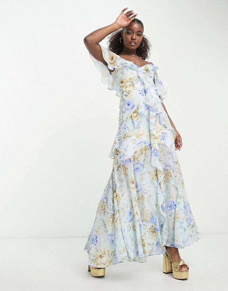 Klänningar från Forever New En applåd för klänningen Blommigt mönster V-ringning Bara axlar Justerbara axelband Regular fit/normal passform Garden Bridesmaids Dresses, Pastel Floral Dress, Bardot Bodycon Dress, Button Front Maxi Dress, Round Of Applause, High Neck Maxi Dress, Off Shoulder Maxi Dress, Corset Midi Dress, Cold Shoulder Styles