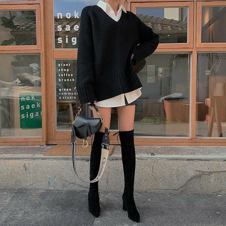 Academia Fashion, Populaire Outfits, Mode Kpop, Korean Girl Fashion, Looks Black, Long Boots, Looks Chic, Mode Inspo, 여자 패션