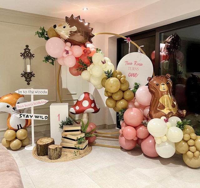 balloons and other decorations are on display in the living room at a birthday party or baby's first birthday