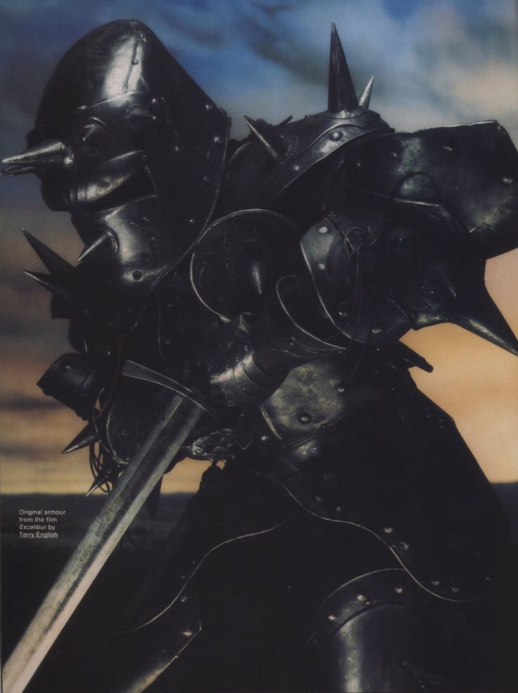 the_dark_knight_returns_alexander_mcqueen_jeremy_scott_photography_sean_ellis_styling_isabella_blow_the_face_august_1998 The Dark Knight Returns, Isabella Blow, The Face Magazine, Dnd Inspiration, Dark Knight Returns, 다크 판타지, Knight Armor, The Dark Knight, Jeremy Scott