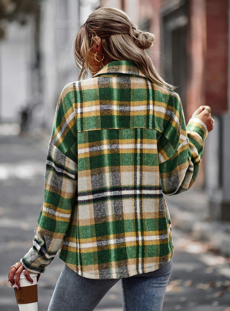 Collared Button-up Pocketed Plaid Shacket - Green Collared Green Shacket For Winter, Green Button-up Shacket, Green Long Sleeve Tops With Buttoned Pockets, Casual Fall Tops With Buttoned Pockets, Green Single Breasted Casual Top, Casual Long Sleeve Shacket With Buttons, Casual Tops With Buttoned Pockets For Fall, Green Single-breasted Casual Top, Casual Single Breasted Tops For Fall