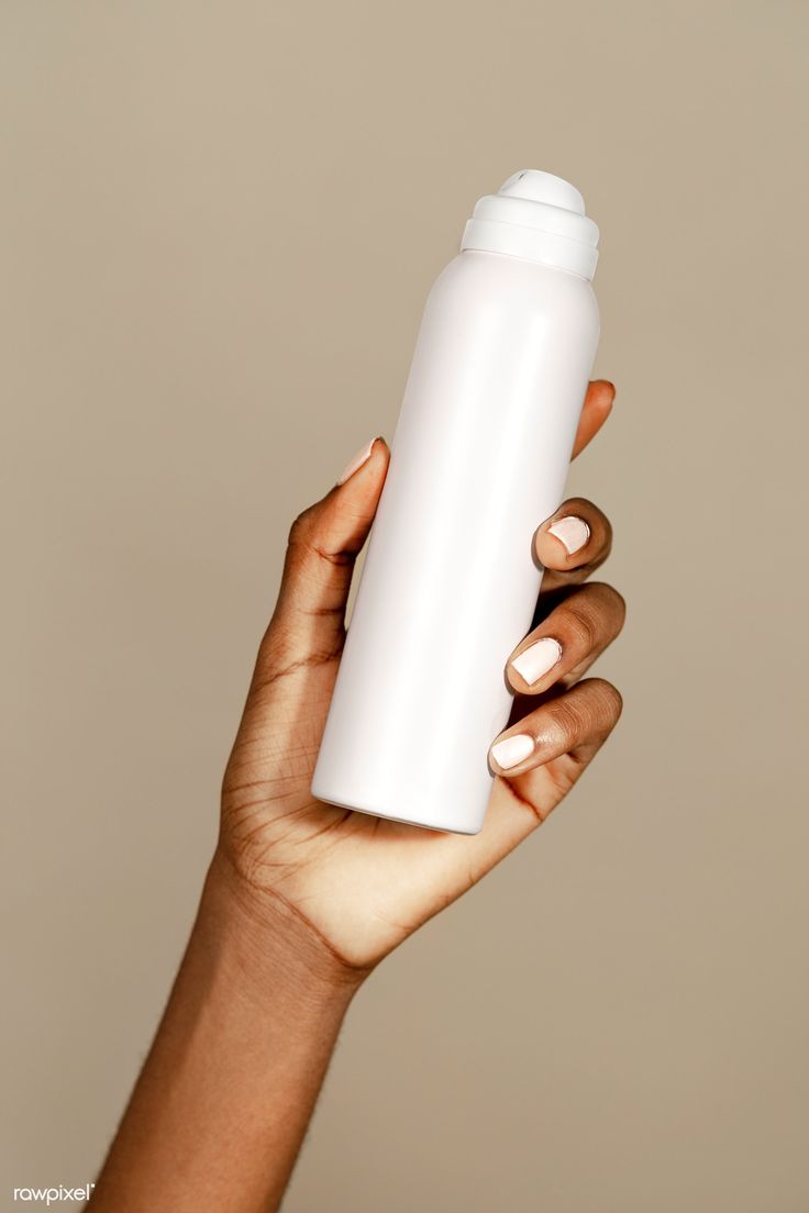 Black woman holding a white spray bottle mockup | premium image by rawpixel.com / McKinsey Body Spray Photography, Spray Product Photography, Hair Spray Product Photography, Lotion Product Shoot, Spray Bottle Design, Beauty Products Mockup, Spray Bottle Product Photography, Nose Pores, Feminine Perfume