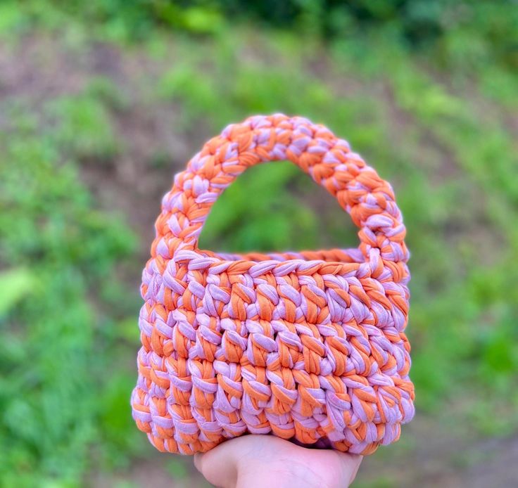 Crochet bag in orange and pink tone 🧡 Ideal for summer ☀️ Handmade with a lot of love! Available in more colors upon request. More on my IG: @visi.handbag Handmade Purple Crochet Bag For Everyday, Handmade Purple Crochet Bag For Daily Use, Top Handle Bags, Orange And Pink, Pink Tone, Crochet Bag, Purses And Handbags, Top Handle, Of Love