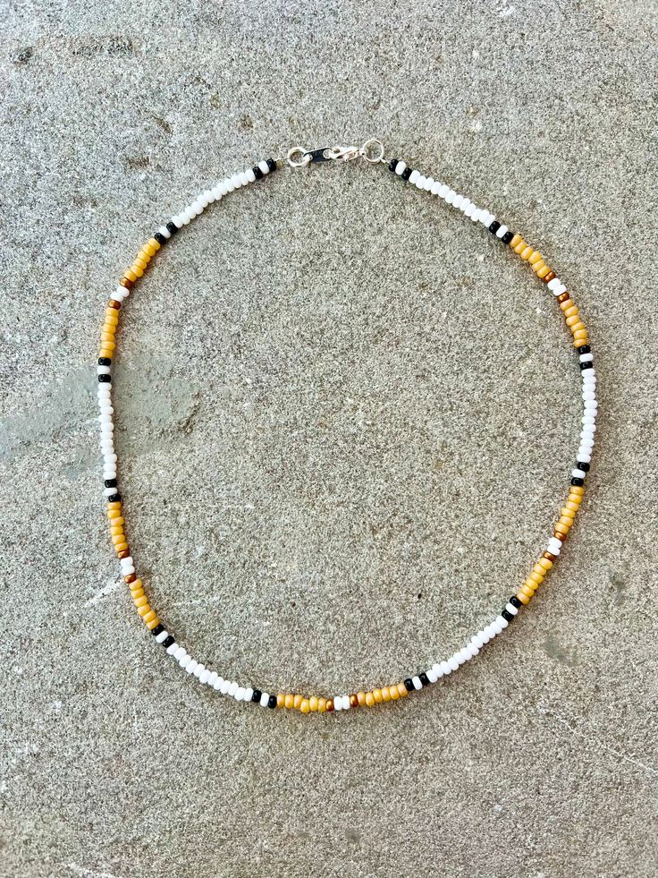 Seed Beads Necklace Ideas, Beads Necklace Ideas, Western Choker Necklace, Deer Antler Jewelry, Western Fashion Jewelry, Seed Beads Necklace, Simple Beaded Necklaces, Clay Bead Necklace, Antler Jewelry