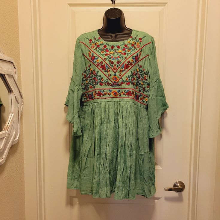 Nwt, Umgee, Size Large, Not Stretchy, Shorter Dress, Lined, Shorter Sleeves With Large Belles, Keyhole In Back With Single Button. 70% Rayon 30% Polyester Pit To Pit 20" Length 33" Price Is Listed As Firm. Thanks For Understanding. Green Boho Dress For Spring, Green Tunic Boho Dress For Spring, Spring Rayon Tunic Dress, Green Free Size Dresses For Spring, Green Short Sleeve Dress For Festivals, Green Flowy Boho Dress For Spring, Spring Green Flowy Boho Dress, Flowy Green Boho Dress For Spring, Green Boho Tunic Dress