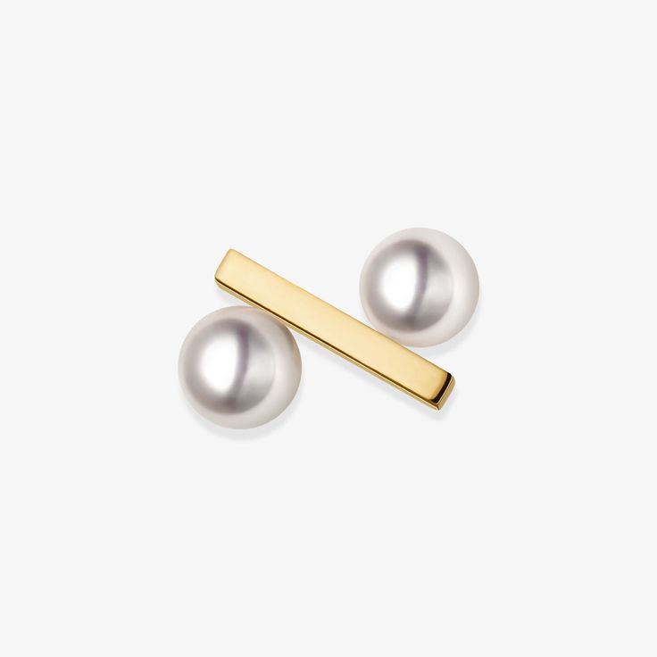 18K Solid Yellow Gold Akoya Saltwater Pearl Pearl Size: 4 Pearls; 4.0-4.5mm Each Weight: Around 1.048g Saltwater Pearls, 18k Gold Earrings, Yellow Gold Earrings, Yellow Gold Earring, Pearl Size, Solid Yellow, Gold Earrings, 18k Gold, Pearl Earrings