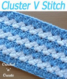 the crochet pattern is shown in blue and white, with text that reads clusterer v stitch