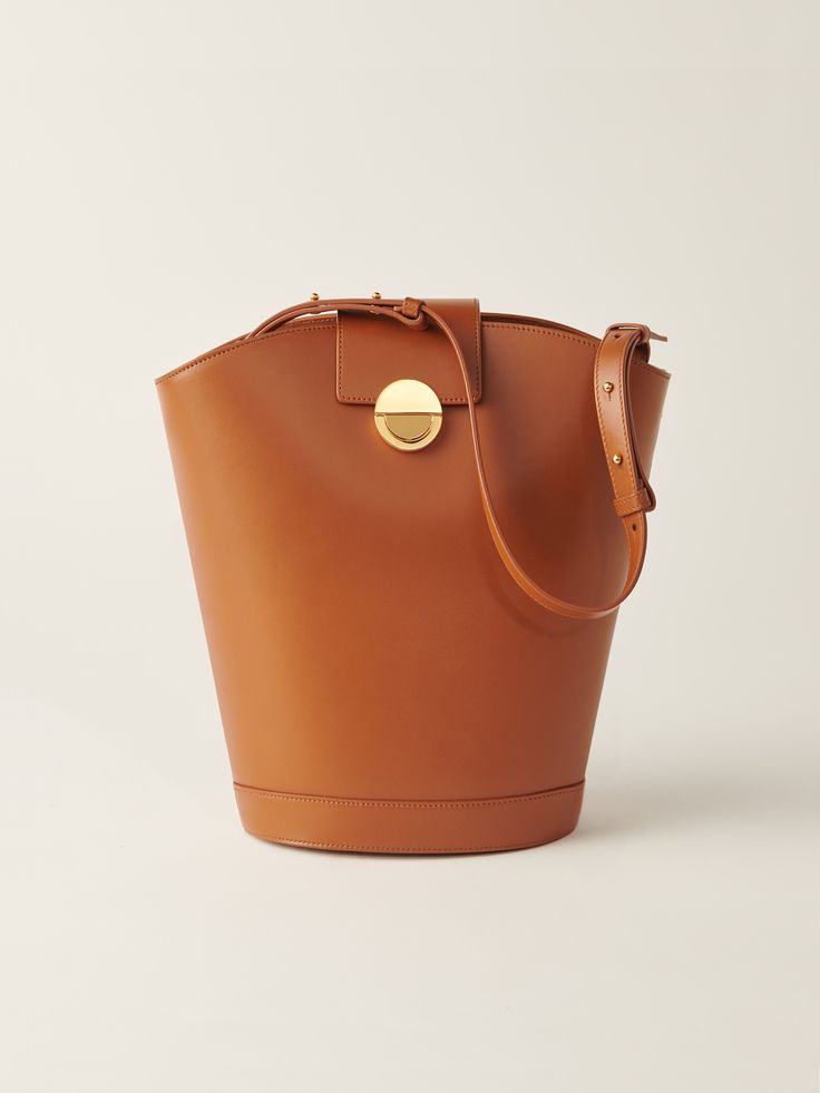 Objets Daso Tan Leather Vivian Handbag: Front View with Draped Shoulder Strap Vivian Maier, Leather Art, Everyday Moments, Tan Leather, Gold Finish, Bucket Bag, Calf Skin, Floating, Shoulder Strap