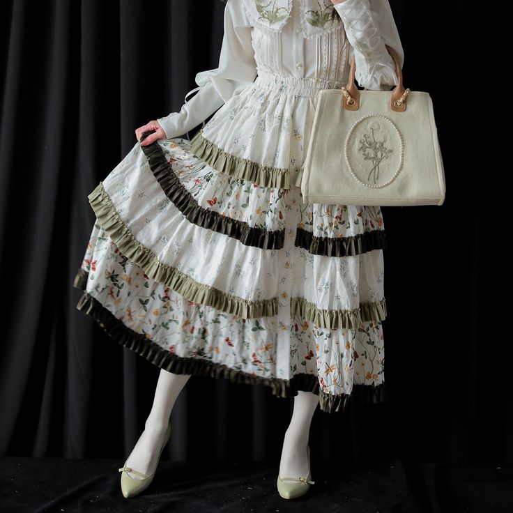 A patchwork skirt depicting brightly colored flowers and birds with butterflies and dragonflies fluttering among the flowers. It looks like a beautiful garden shining in the white sunlight. A skirt made of several layers of gathers and frills will give you the look of an elegant young lady. 
 
 
 ＜Size＞ 
 
 FREE size 
 
 
 Total length: 80cm 
 Waist: 60-90cm 
 
 
 
 ＜Material＞ 
 
 Polyester 
 cotton Flared Ruffled Skirt For Garden Party, Flared Ruffle Skirt For Garden Party, Ruffled Flared Skirt For Garden Party, Tiered Ruffle Skirt For Garden Party, Ruffled Dress For Garden Party, White Floral Print Skirt For Garden Party, White Full Skirt For Garden Party, Tiered Ruffled Skirt For Garden Party, Bohemian Dress With Ruffles And Full Skirt