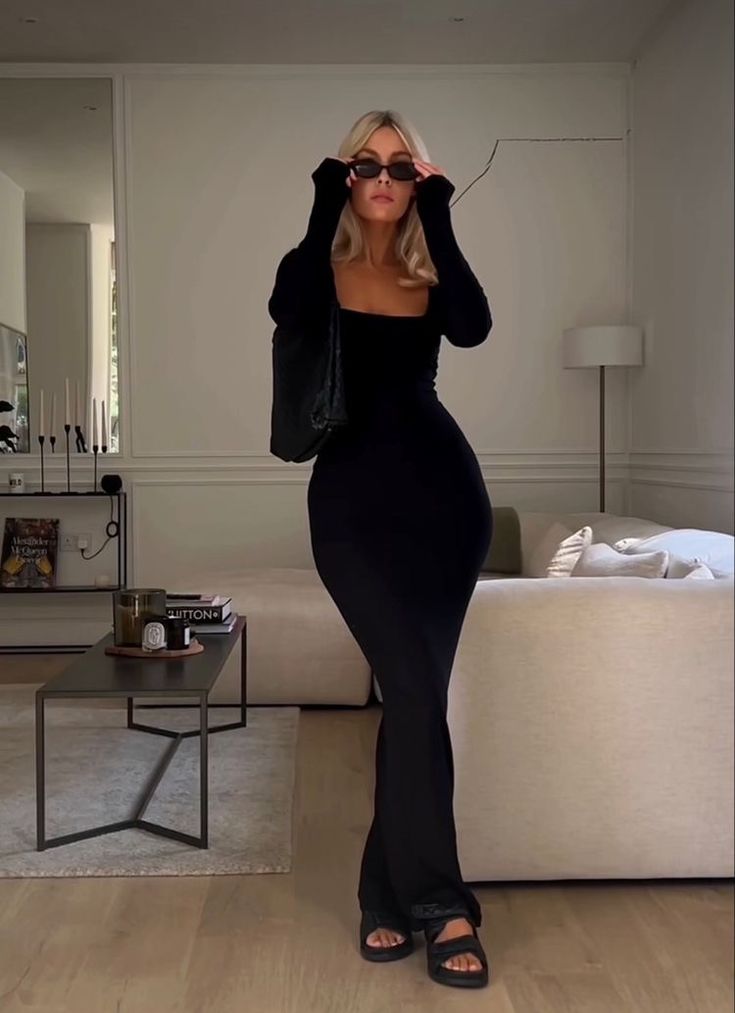 Black Bodycon Dress Outfit Winter, Long Sleeve Maxi Dress Outfit, Long Black Dress Outfit, Long Sleeve Dress Outfit, Black Mermaid Dress, Body Con Dress Outfit, Fall Dress Outfit, Black Dress With Sleeves, Black Dress Outfits