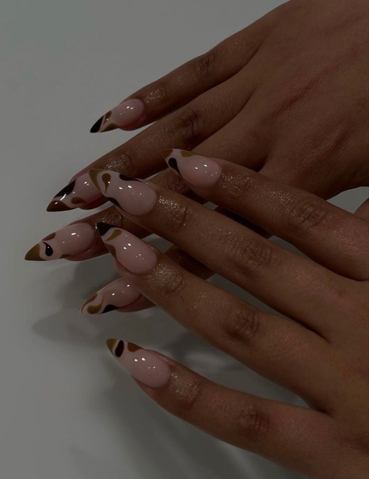 Medium Nail Designs Almond, Almond Acrylic Nails Designs, Medium Stiletto, Unghie Sfumate, Kutek Disney, Nagel Tips, Work Nails, Classy Acrylic Nails, Dope Nail Designs